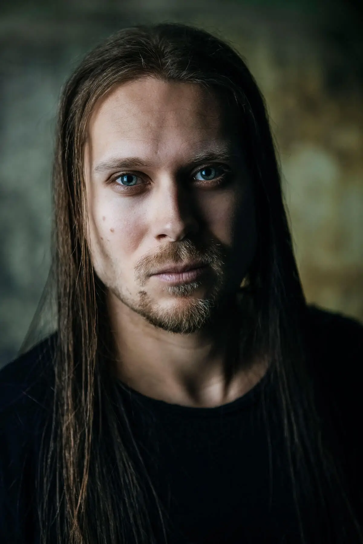 Robin Jidhed – Vocals, Guitar, Bass, Keyboard – Mezmoria Robin Jidhed – Mezmoria vocalist, guitarist and founder of Swedish melodic metal band